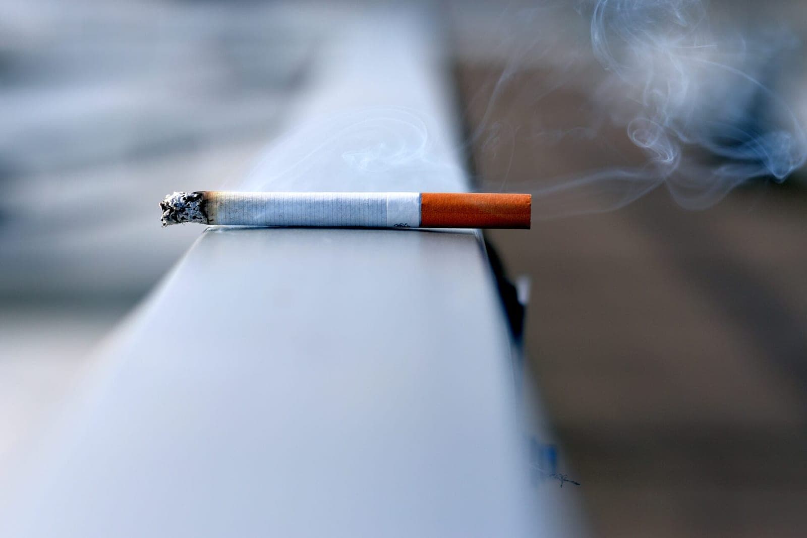 Tabako vartojimas Lietuvai per metus kainuoja arti milijardo eurų