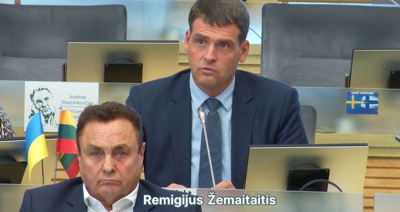 Konservatorių ir liberalų kontroliuojamas Seimas imasi savo kritikų P. Gražulio ir R. Žemaitaičio mandatų