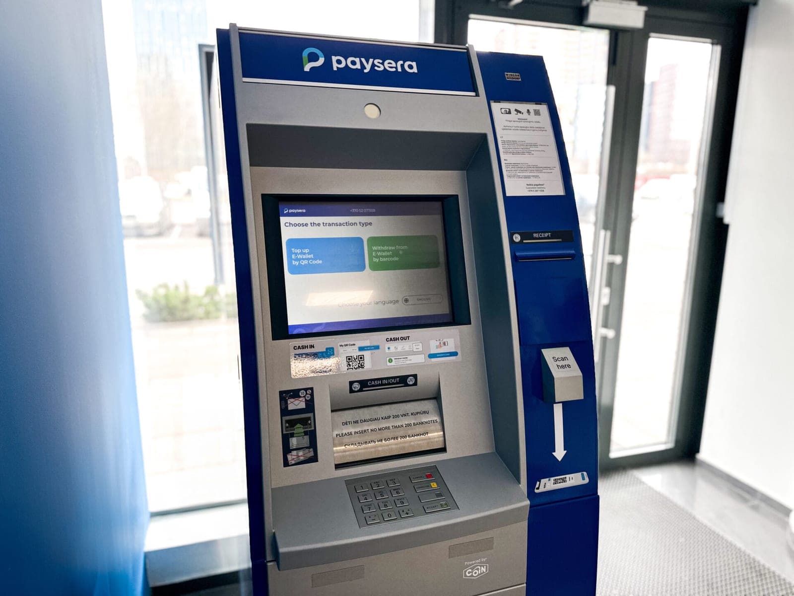 Oficialu: Pinigus Vilniuje jau galima išsigryninti ir „Paysera“ bankomatuose