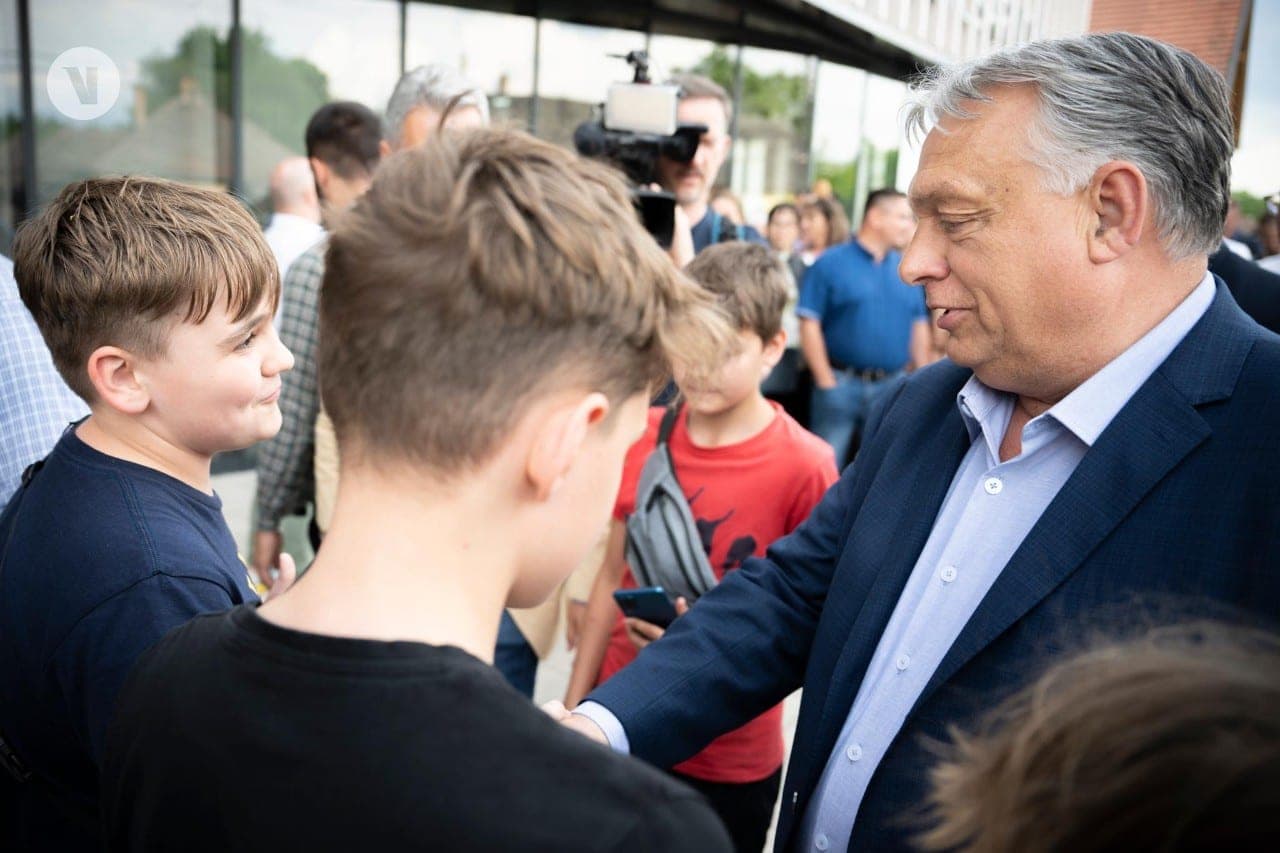 V. Orbanas apie ES kariuomenę ir privalomą šaukimą: tai beprotiškų idėjų pavyzdys
