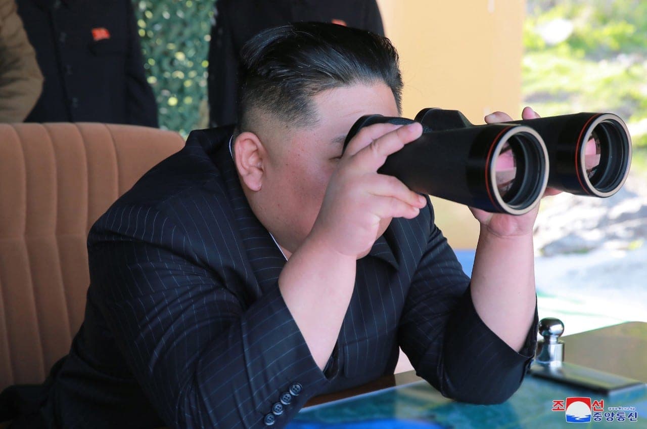Kim Jong Unas galanda kalavijus: „derybomis taikos nepasieksime“