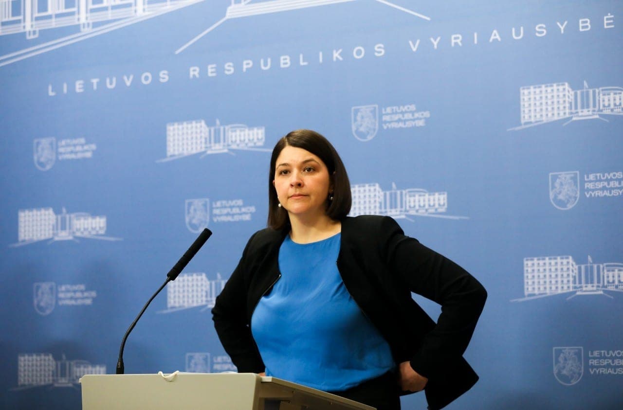 Gerdami degtinę ir rūkydami, prisidėsite prie mūsų visų saugumo
