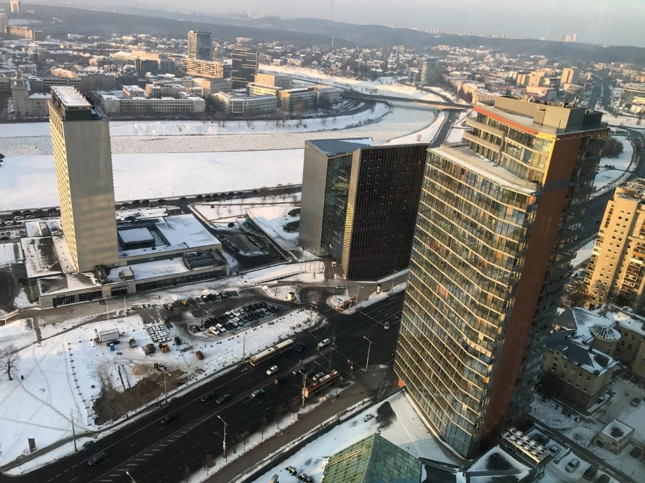 Apmokestins automobilių stovėjimą ir prekybos centrų aikštelėse