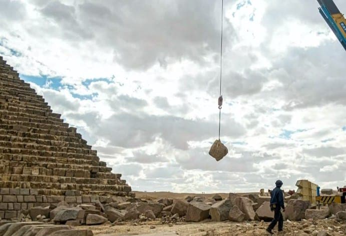Pasaulio stebuklo likimas: Egipto piramidės renovacija po gausios kritikos - atšaukta