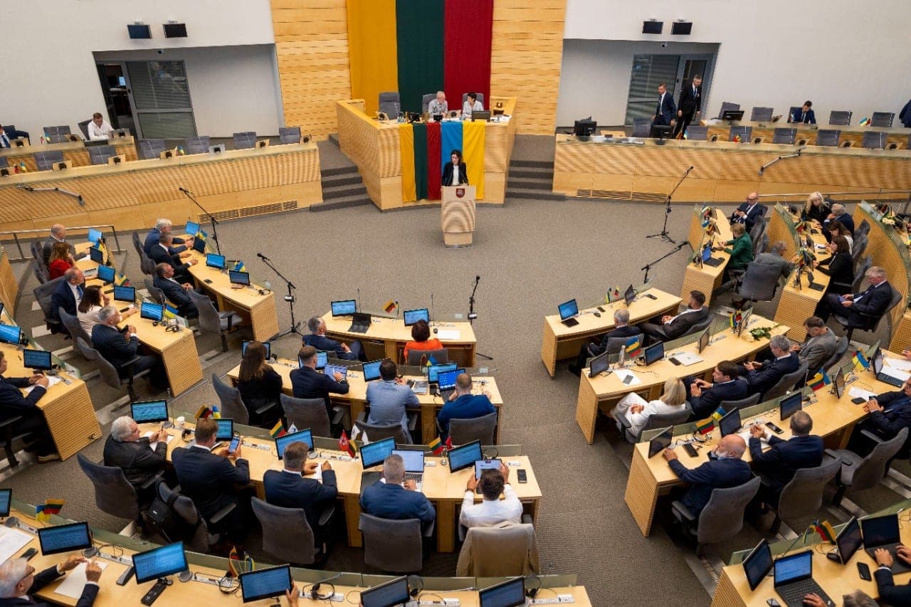Žmonės pavydi seimo narių išeitinių: galės nedirbti 5 mėnesius?
