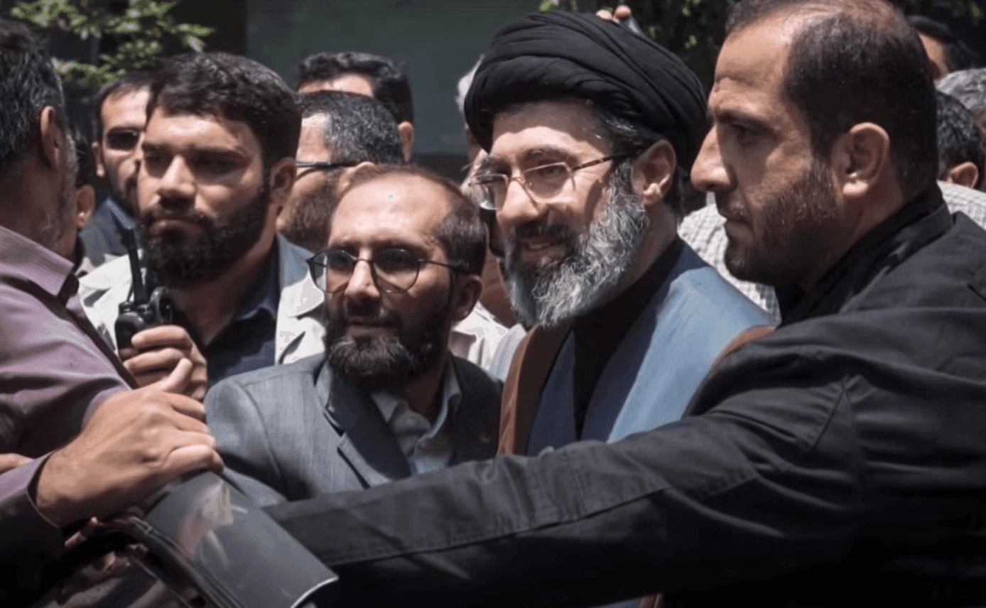 Iranas paskelbė naują aukščiausiąjį lyderį: šalį valdys Ali Khamenei sūnus Mojtaba