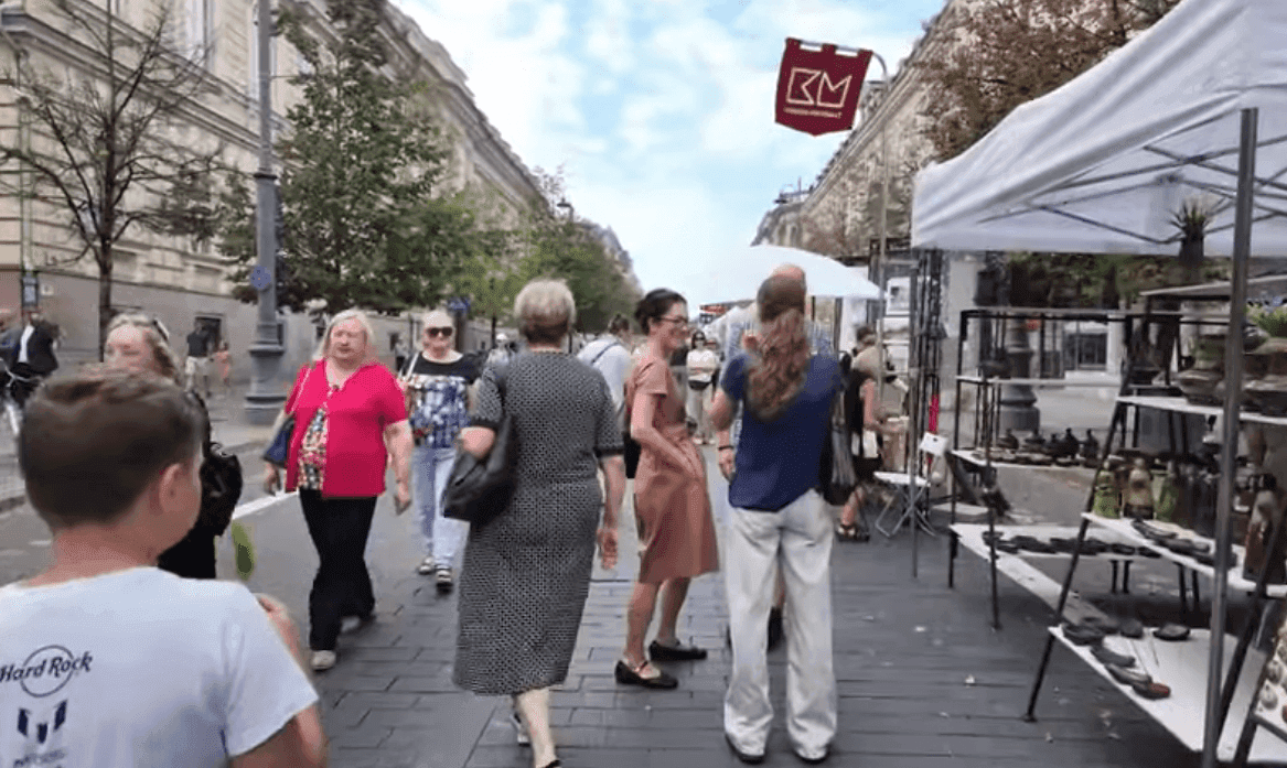 Kiek turėtų uždirbti lietuvis, kad netektų gyventi nuo algos iki algos?