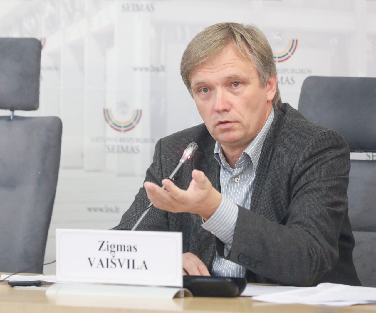 Zigmas Vaišvila. Susipainiojęs ar supančiotas Konstitucinis Teismas?