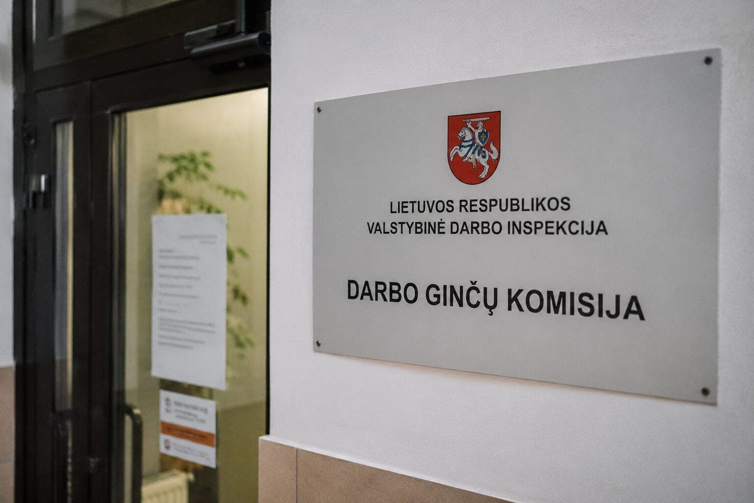 Darbo ginčų – rekordiškai daug: darbuotojai vis dažniau stoja į kovą su darbdaviais