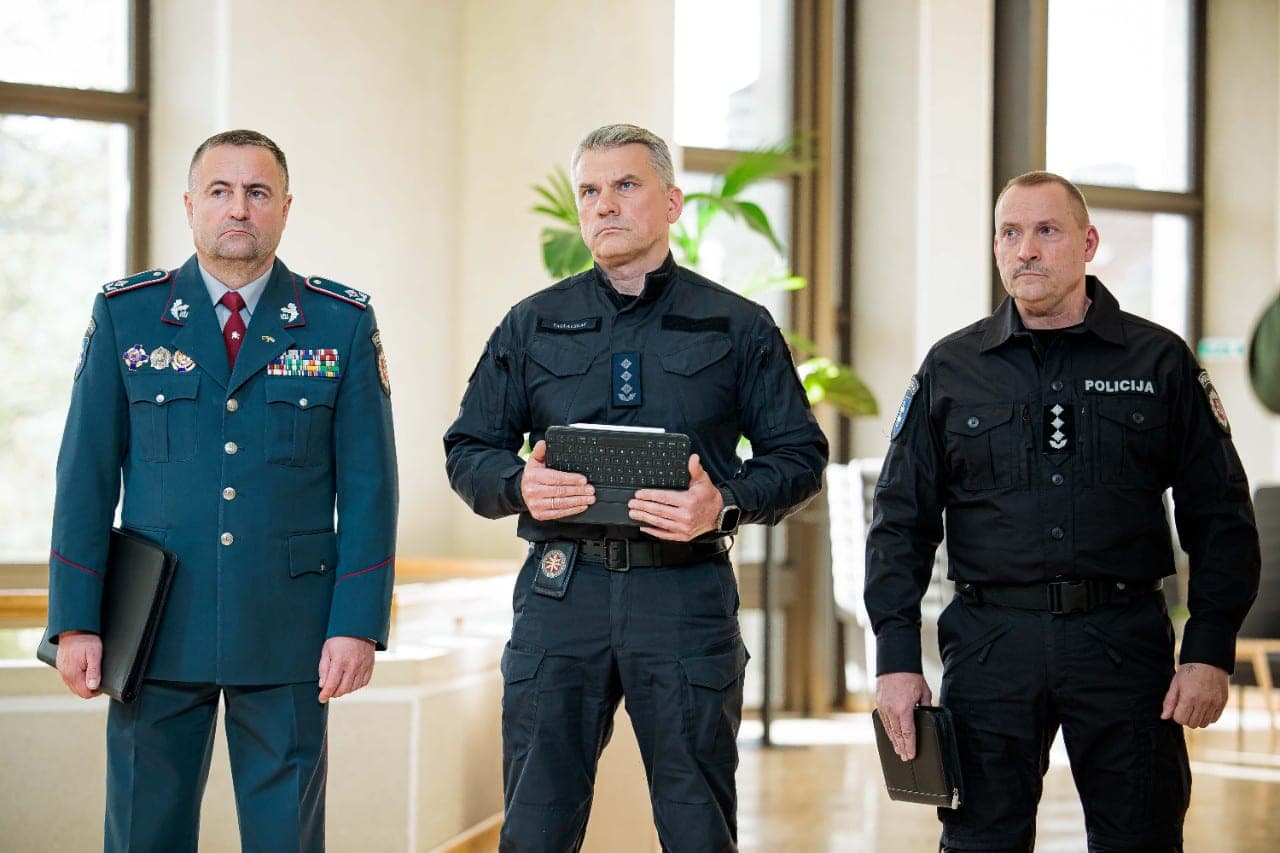 Prieš pasikeičiant valdžiai, keičiami pagrindinių tarnybų vadovai