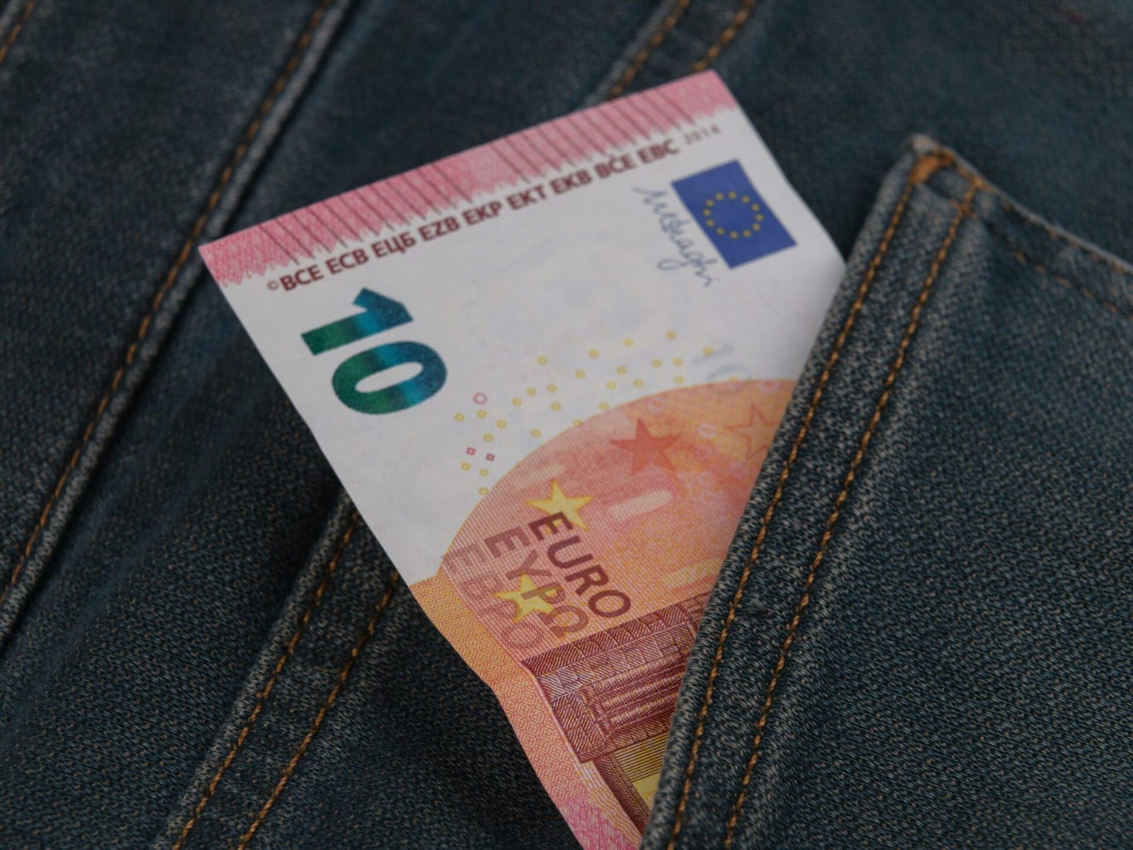 Pakėlus MMA teks atverti kišenes: 12.3 % padidės didelė dalis mokesčių