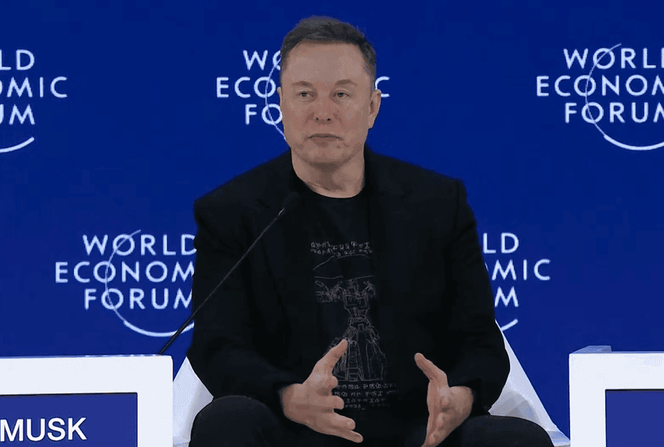 Elonas Muskas Davose: robotų greitai bus daugiau nei žmonių