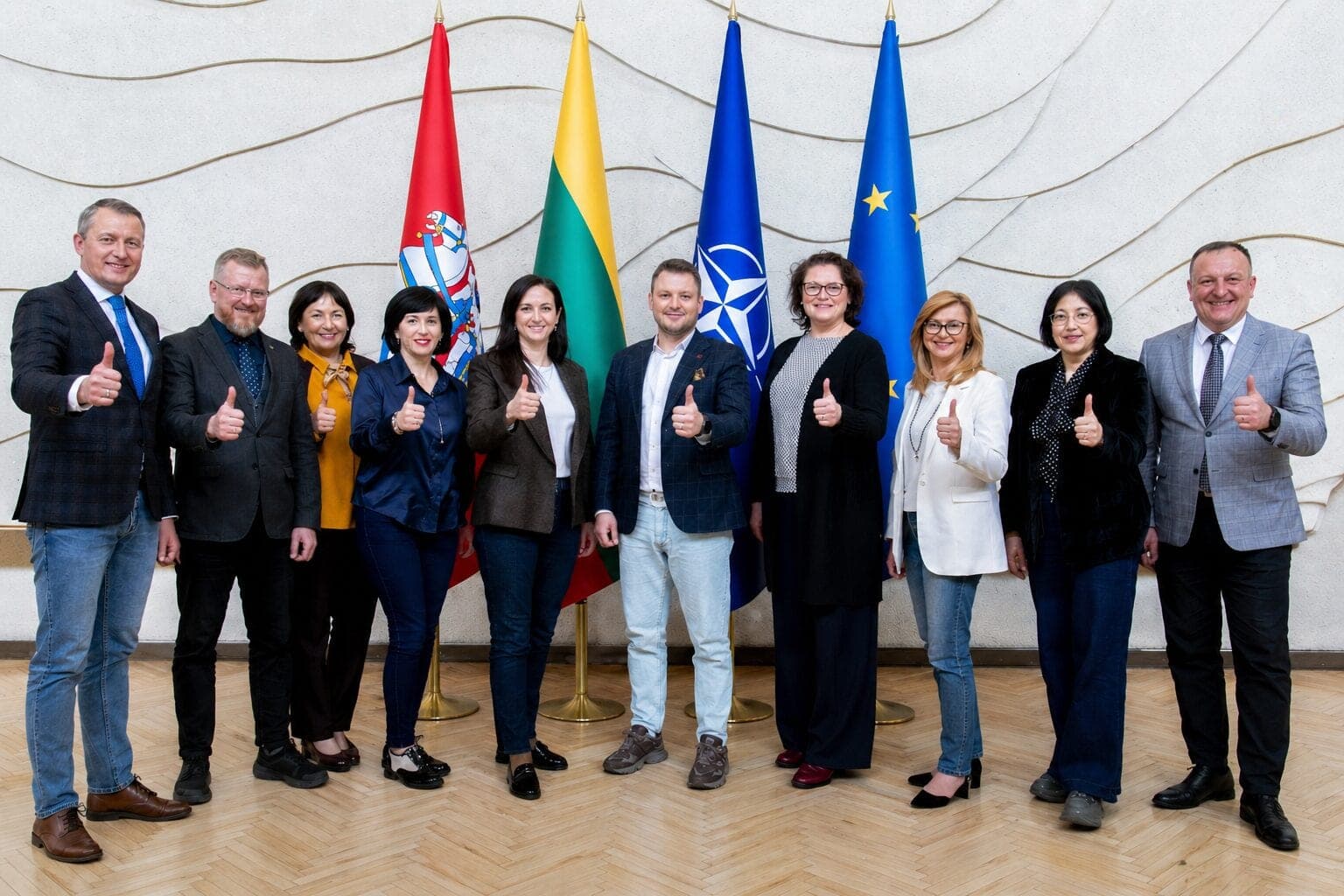 Vyriausybė „šoko“ į džinsus: pasidabino ir premjerė, ir ministrai