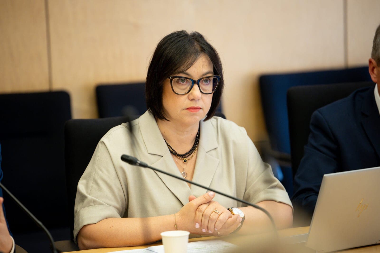 „Copy–paste sprendimai?“ – R. Popovienė sulaukė aštrių klausimų Seime
