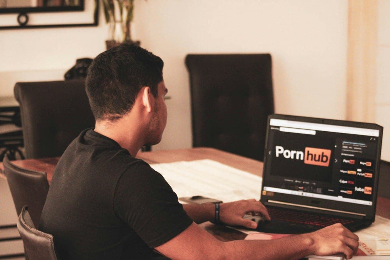 ES pradėjo pornografijos platformų tyrimą