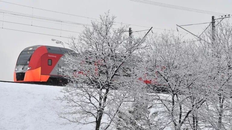 Šalčiai smogė Rusijai – stojo traukiniai, gyvenvietės liko be elektros