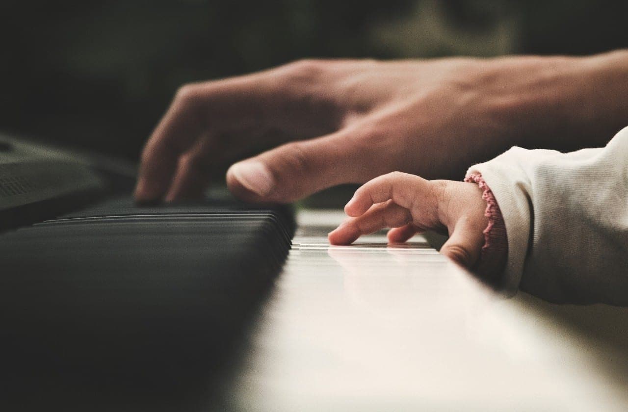Muzika vaiko gyvenime: nauda pastebima jau nėštumo metu