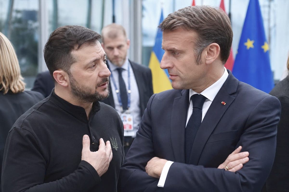 Mikrofonai paliko įjungti: E. Macronas ir V. Zelenskis G7 užkulisiuose kalbėjosi apie D. Trumpą