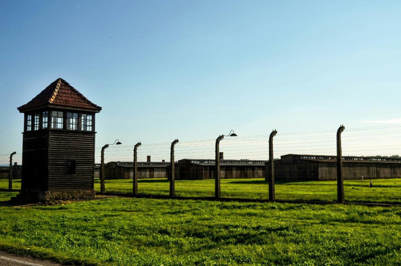 Kanada slepia apie 900 įtariamų nacių karo nusikaltėlių