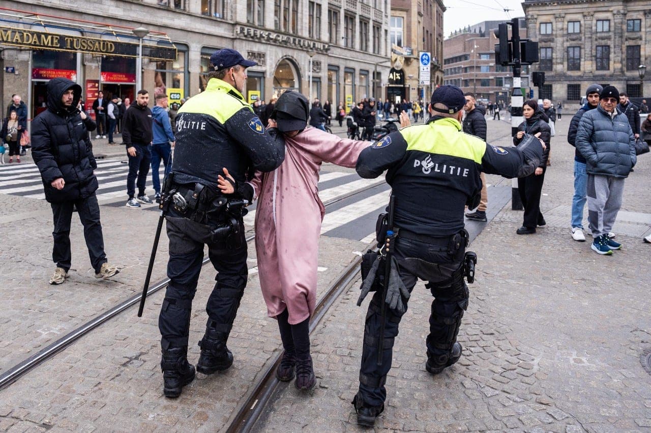 Amsterdame – pogromas žydų futbolo sirgaliams