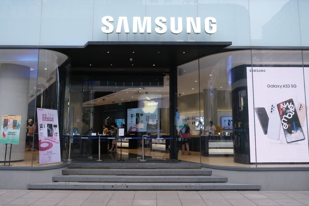 Lietuvos išmaniųjų telefonų rinkoje nematyti jokios krizės, nors pasaulyje fiksuojami kritę pardavimai