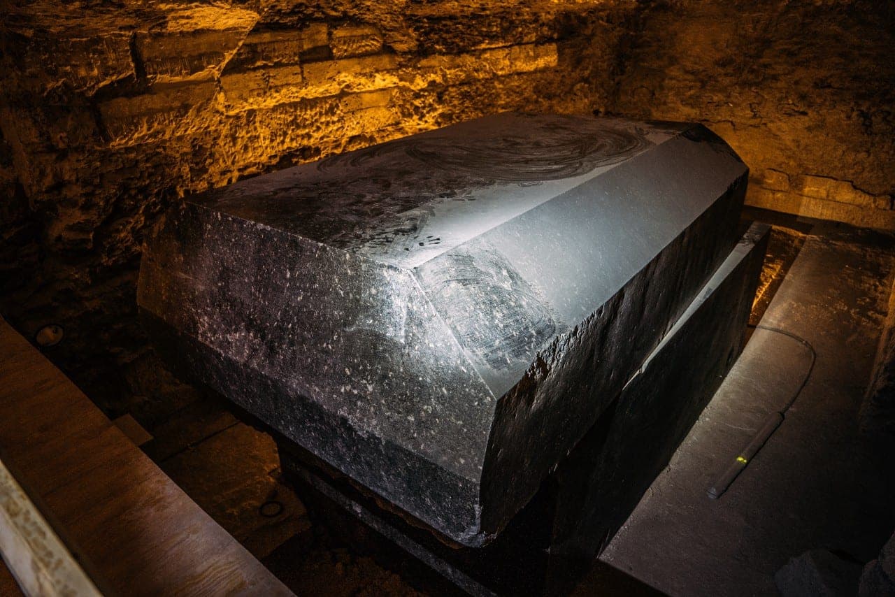 Archeologinis radinys pribloškė: 1 800 metų senumo sarkofage rasti to meto turtuolės daiktai