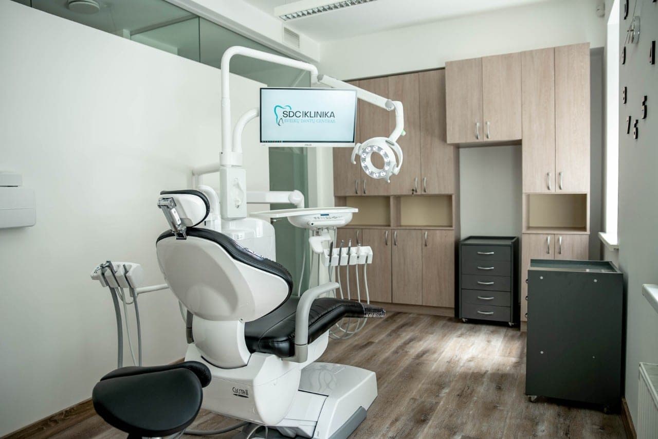 Sostinėje duris atvėrė pirmoji šalyje visą parą veiksianti odontologijos klinika