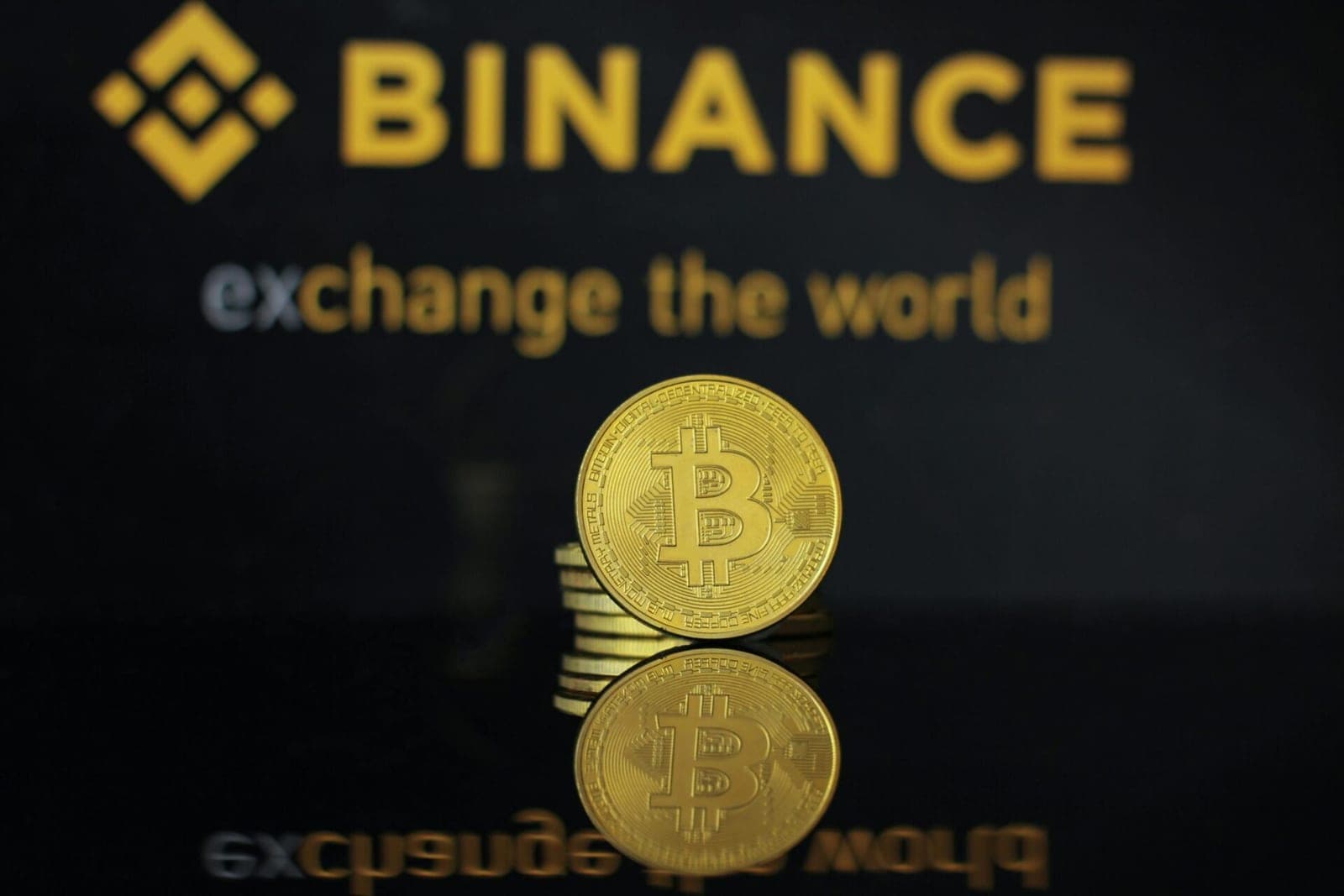 „Binance“ nespėja atsitiesti: viena byla po kitos, dabar - Prancūzijoje