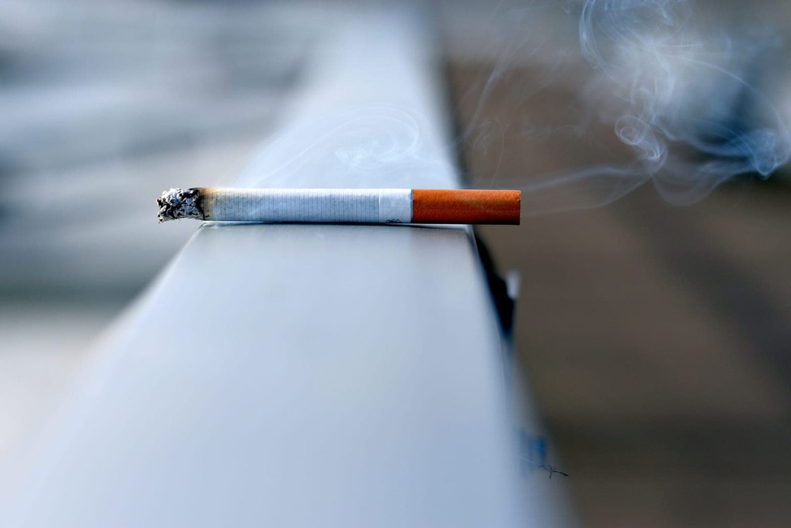 Idėja leisti rūkyti tik nuo 21-erių slenksčio neperžengė