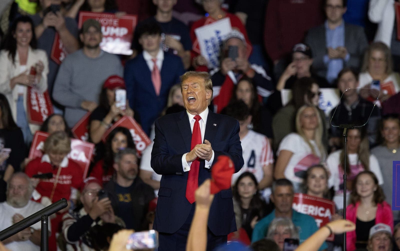 Donaldas Trampas siekia išvesti JAV iš NATO?