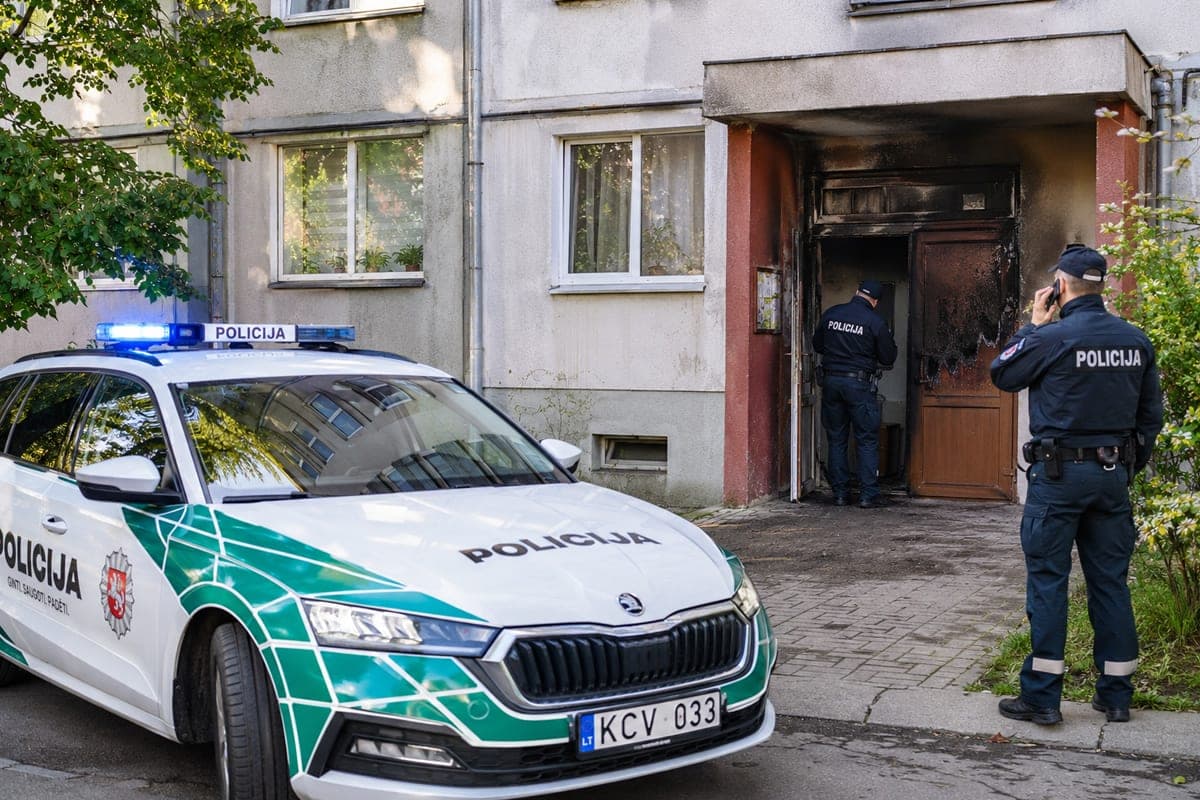 Pirmadienio suvestinė: kūdikis apsipylė karšta arbata, Kaune ir Kuršėnuose padegtos durys