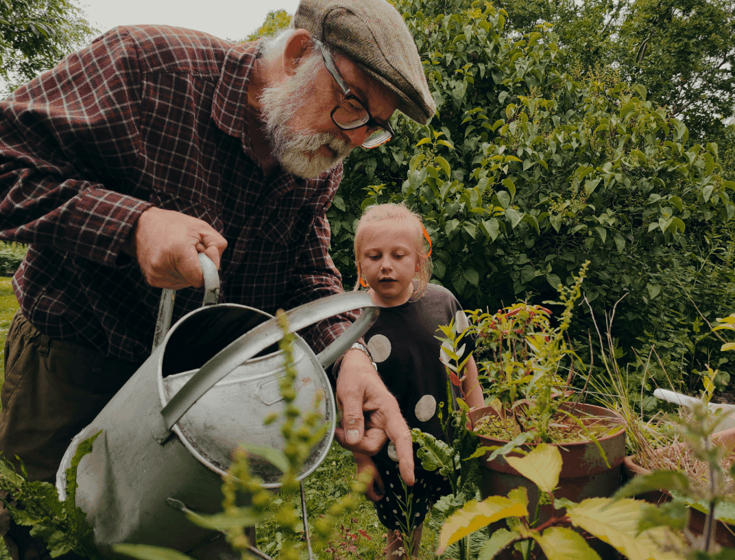 Anūkų priežiūra – naudinga ne tik šeimai, bet ir senelių atminčiai