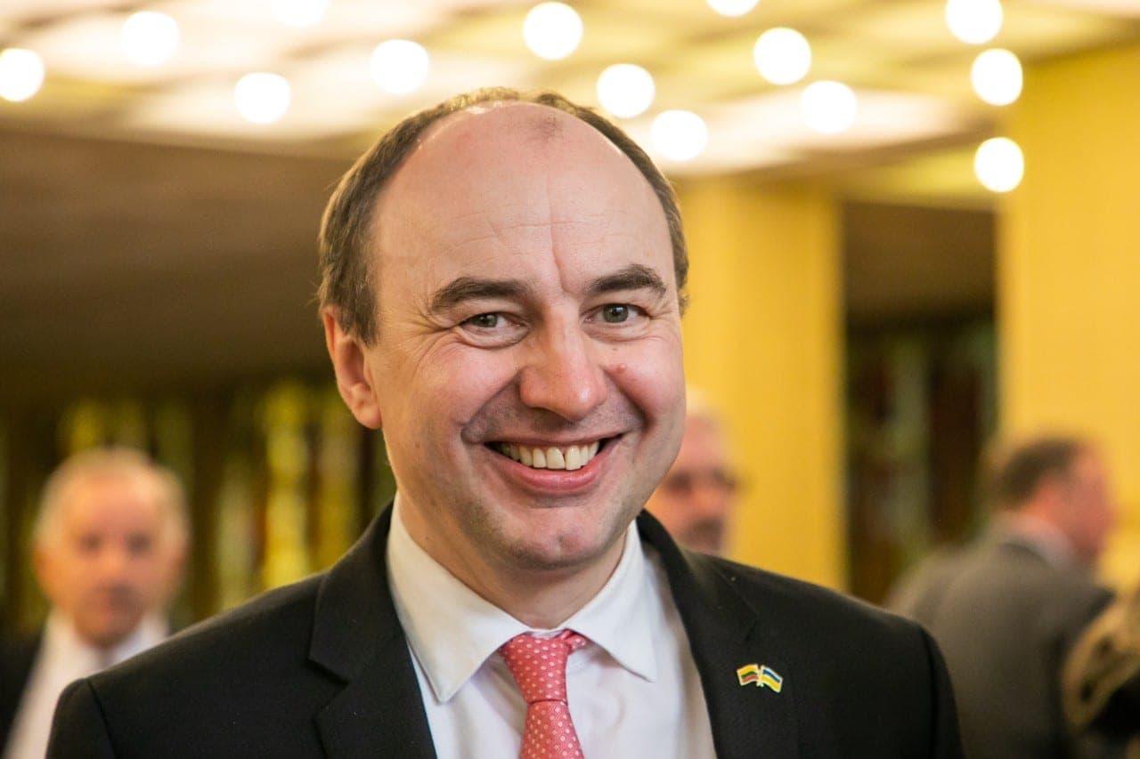 Seimo kanclerio kėdė „dreba“: duotas terminas „pasitaisyti“ iki kovo