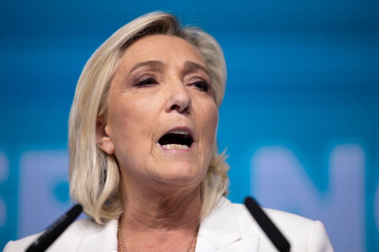 Prancūzijoje EP rinkimus laimėjusi M. Le Pen: „E. Macronas nori karo“