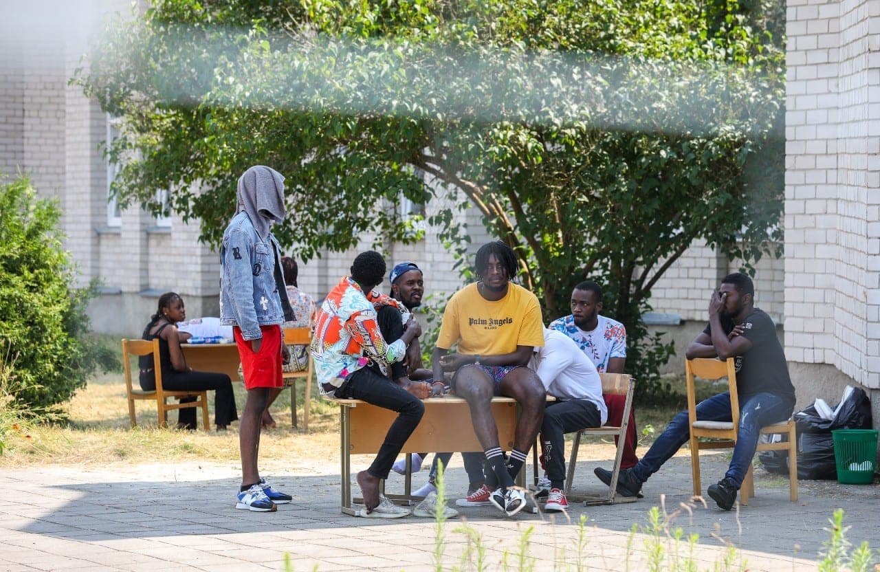 Rusijoje gyventi vis „smagiau“ : migrantų paauglių gauja terorizuoja kaimą šalia Sankt Peterburgo