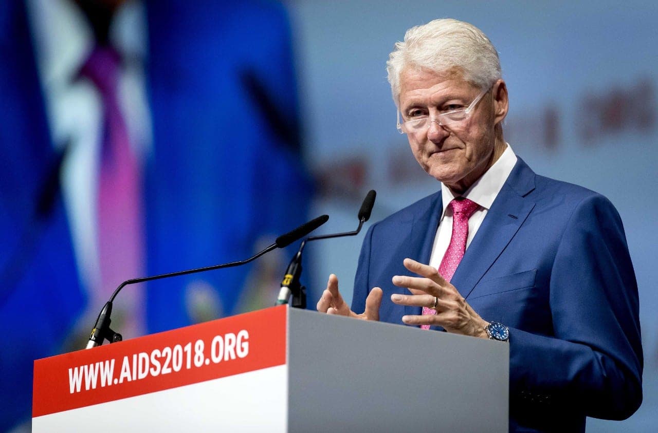 Amžiaus pedofilijos skandalas: B. Clintonas – vienas ištikimiausių J. Epsteino salos lankytojų