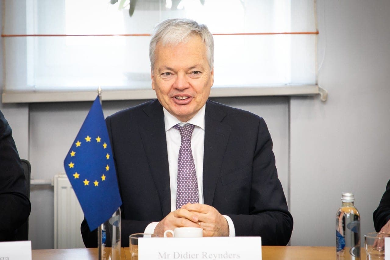 EP krečia korupcijos skandalai: akiratyje – buvęs teisingumo komisaras D. Reyndersas