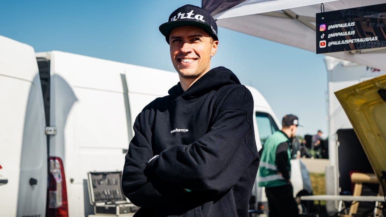 Drifto Pro lygos naujokai santykius aiškinosi Kuršėnų autodrome