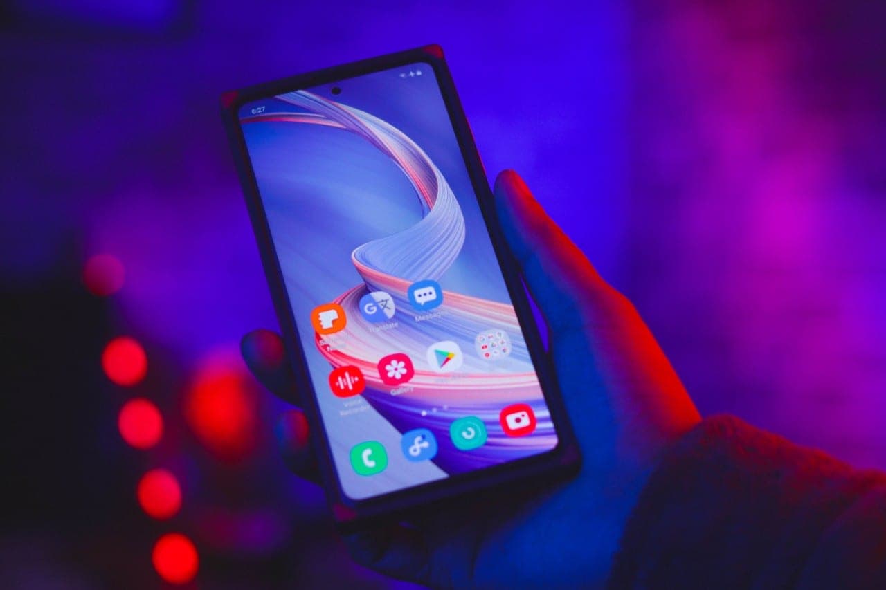 Ženklai, kad jūsų telefonas yra stebimas