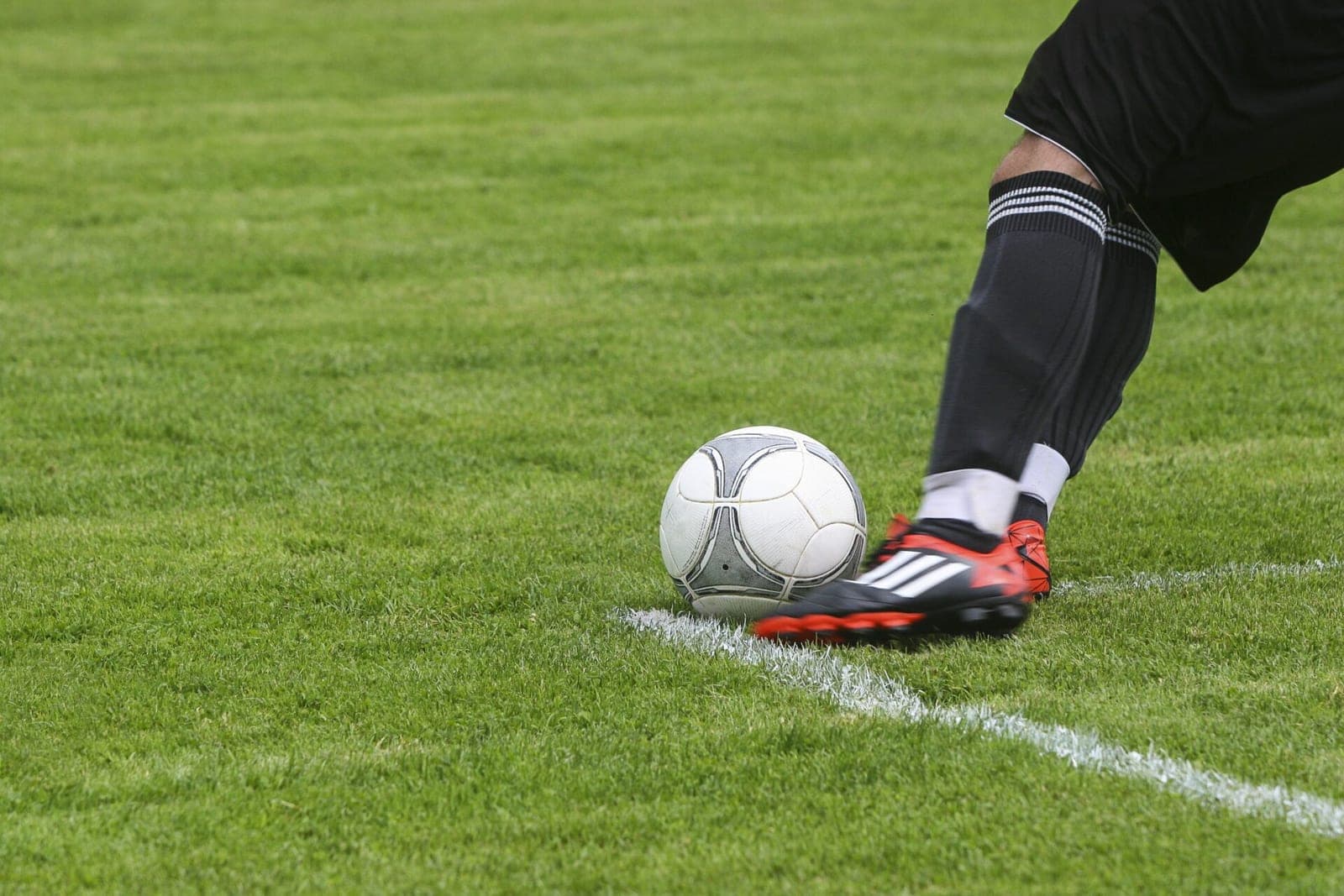 Valdančiųjų nagai tiesiasi ir į futbolą: siūlo jame įvesti tiesioginį valdymą
