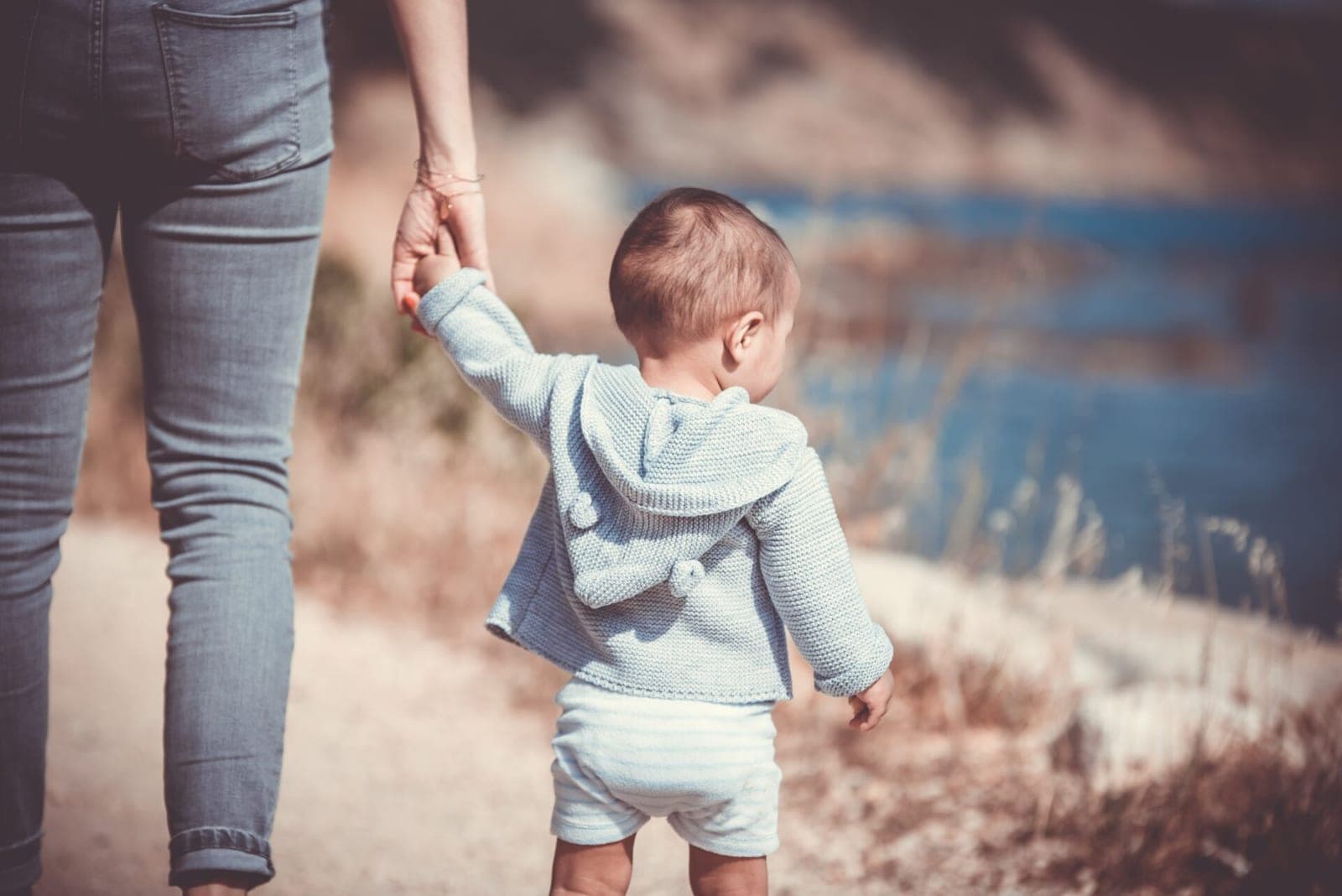 Laiškas narcisistiniam tėvui: piktnaudžiavimas padėtimi žaloja vaiką