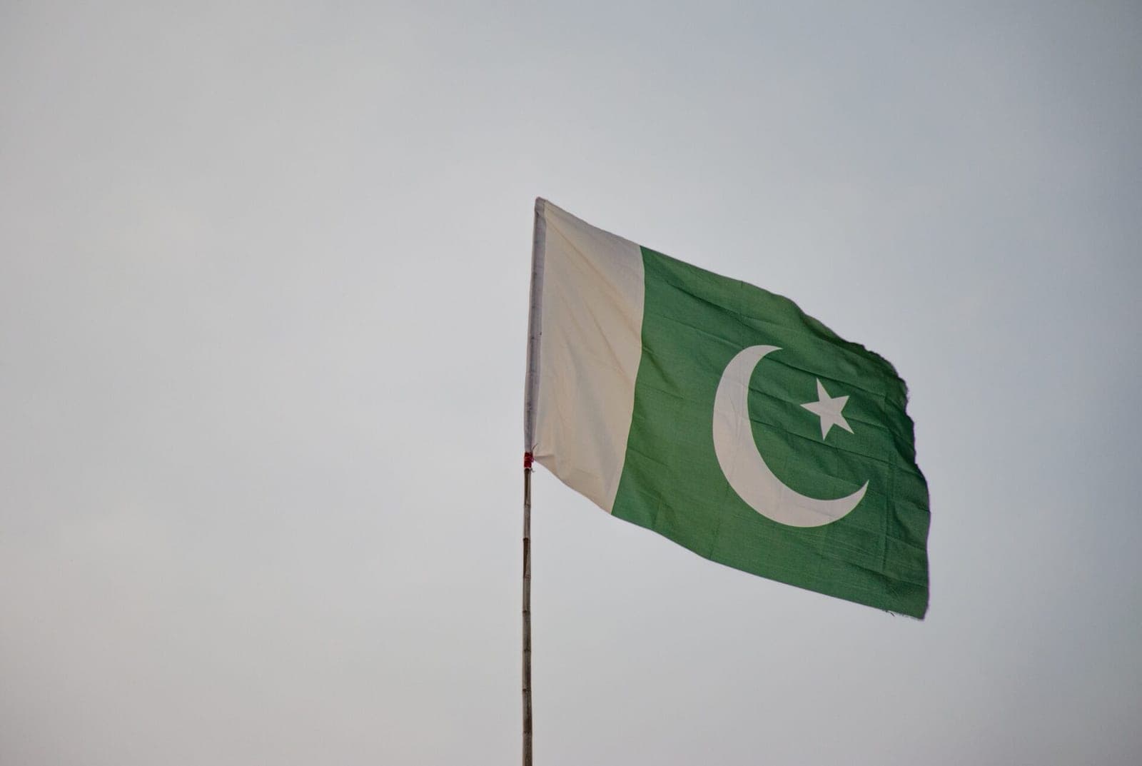 Finansinę krizę išgyvenantis Pakistanas uždraudė prabangos prekių importą