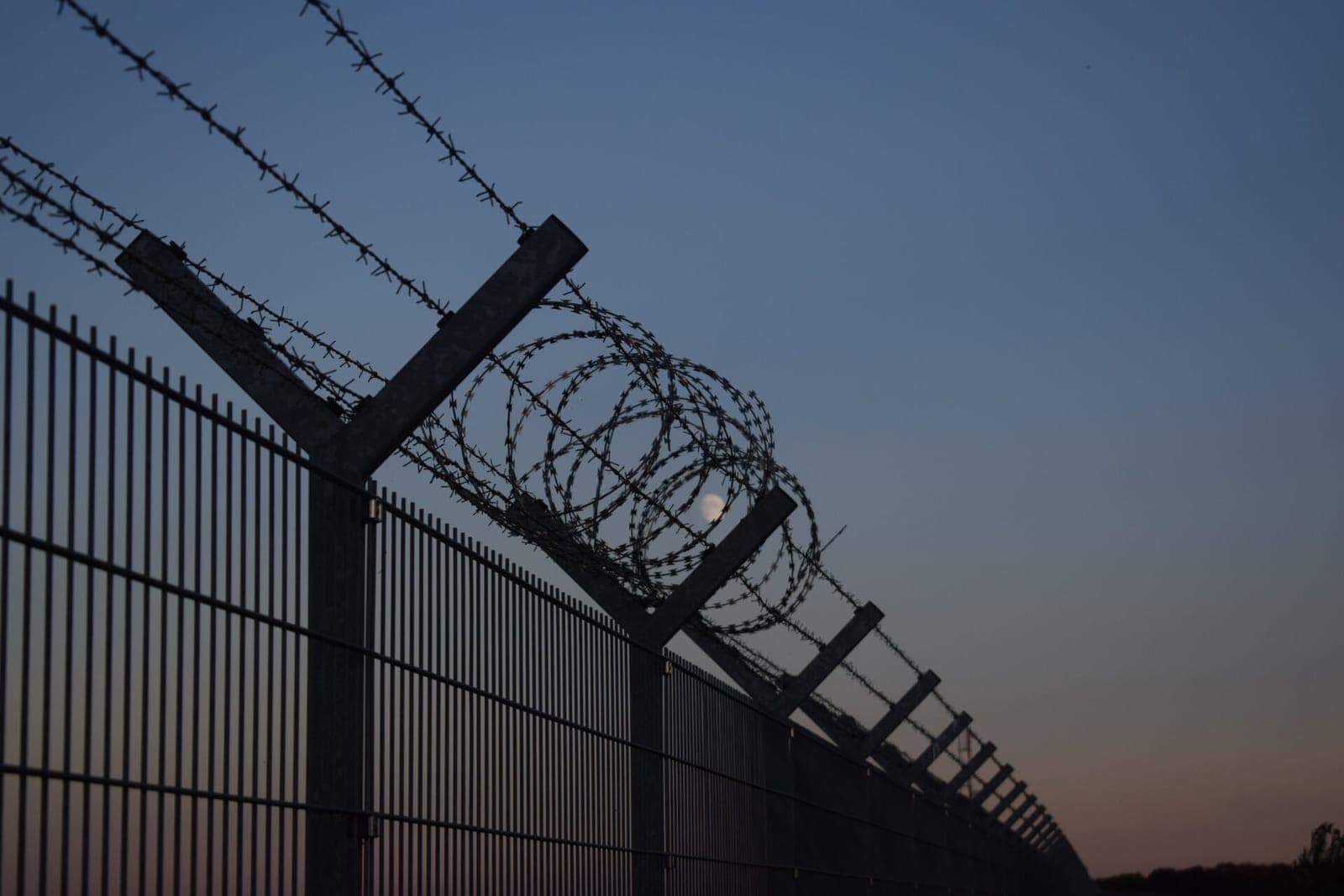 Antrąją metų dieną iš Lietuvos išskraidinta beveik šimtas nelegalių migrantų
