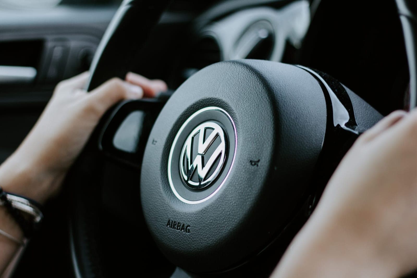 Atsistatydina į skandalus įsivėlęs „Volkswagen vadovas