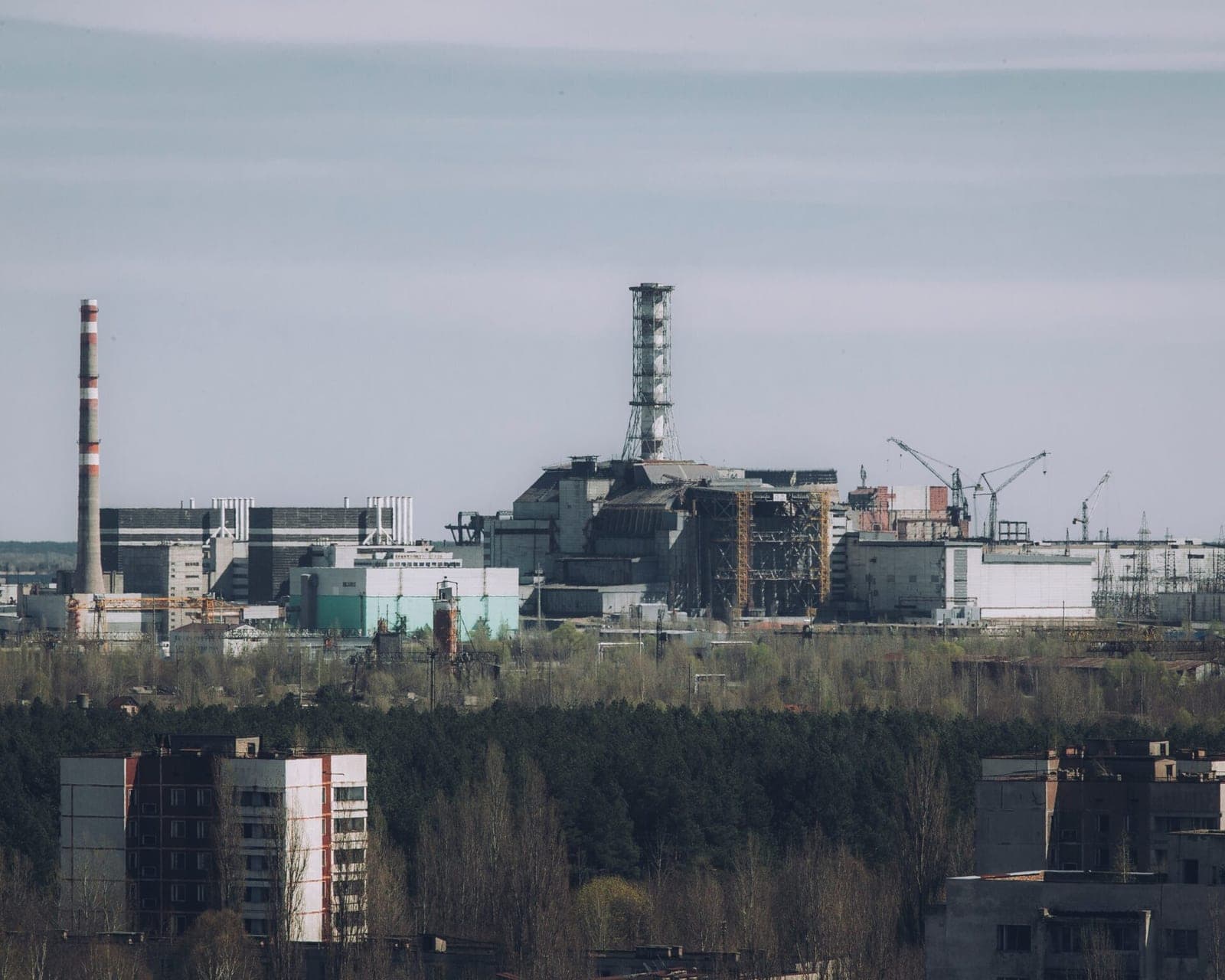 Černobylio AE atjungta nuo tinklo, Ukrainos valdžia perspėja dėl galimo radiacijos nuotėkio