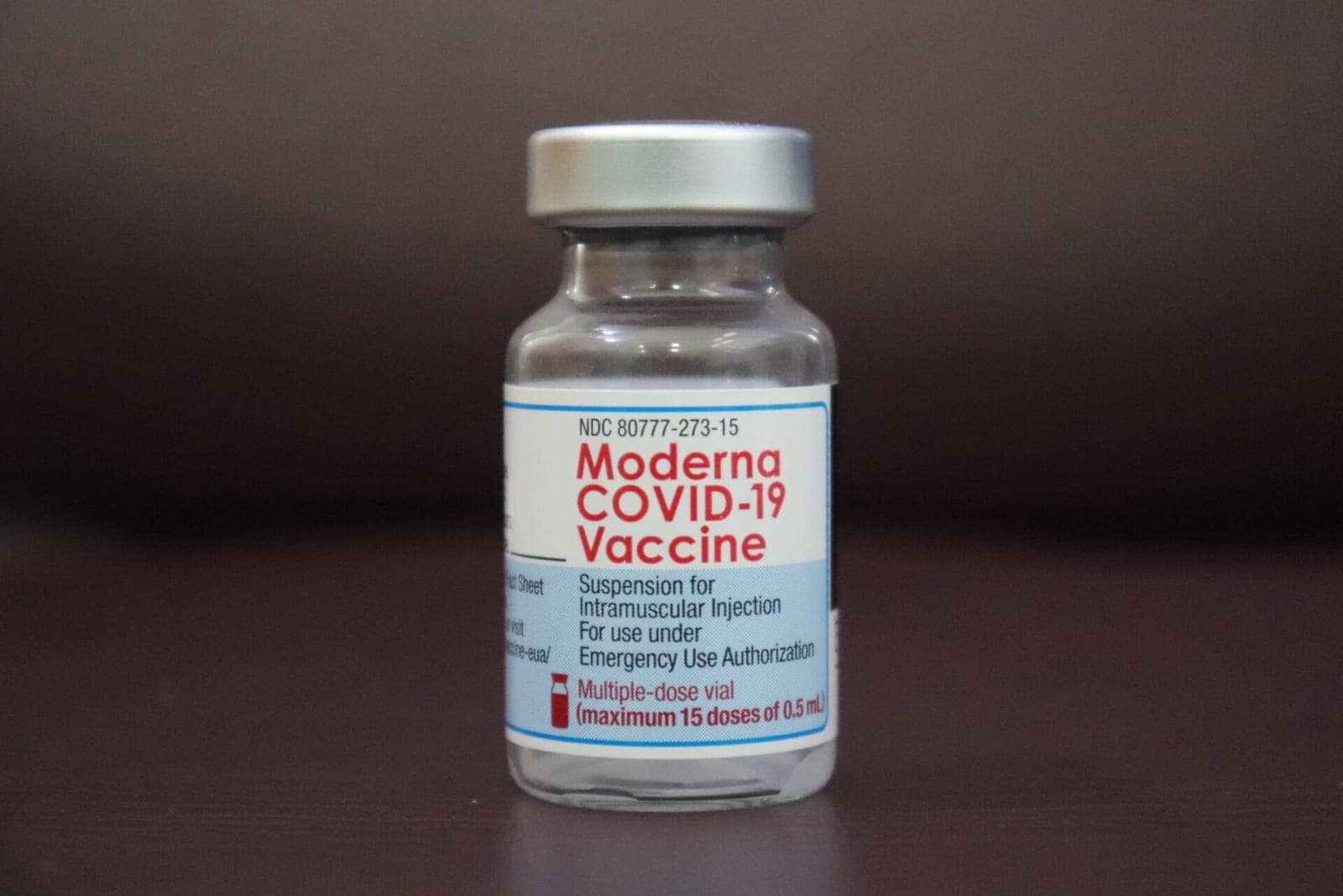 „Moderna“ išmeta milijonus nepanaudotų vakcinų dozių, tačiau jau rudenį žada pristatyti naujas vakcinas