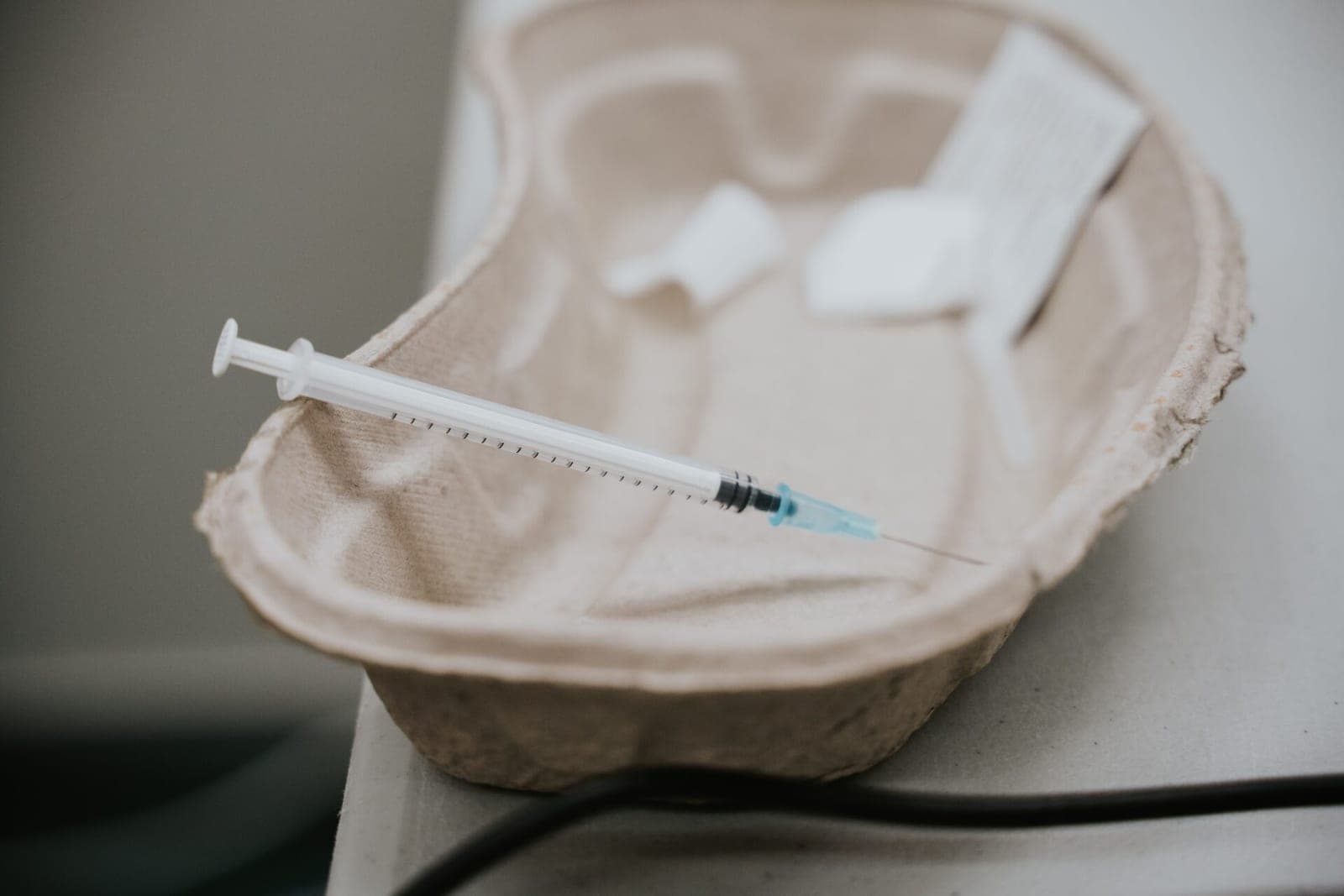 Skiepytis atsisakanti Mia sulaukė atpildo: dainininkę užgriuvo pramogų pasaulio atstovų kritikos lavina