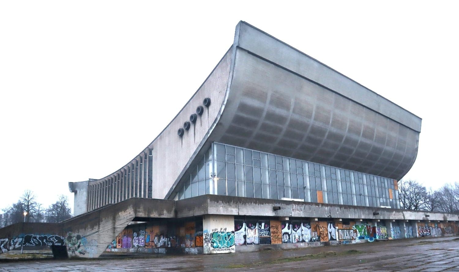 Nesutarimams dėl apleistų Vilniaus sporto rūmų ateina galas? Vietoj Kongresų centro – memorialas žydams