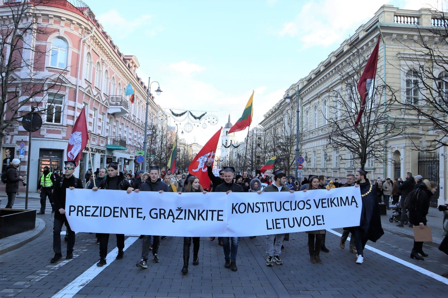 Pasaulinis protestas prieš vakcinavimo priespaudą neaplenkė ir Lietuvos: prezidentui įteiktas kreipimasis