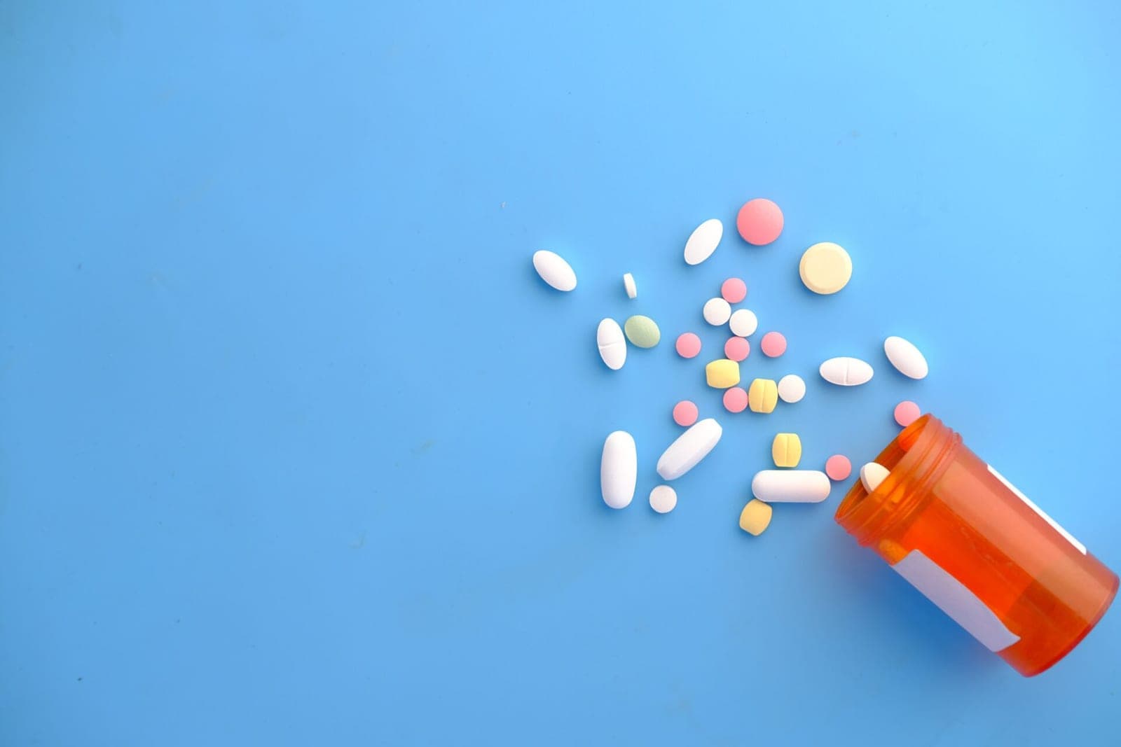 „Pfizer“ tabletės nuo COVID-19 – akių dūmimas